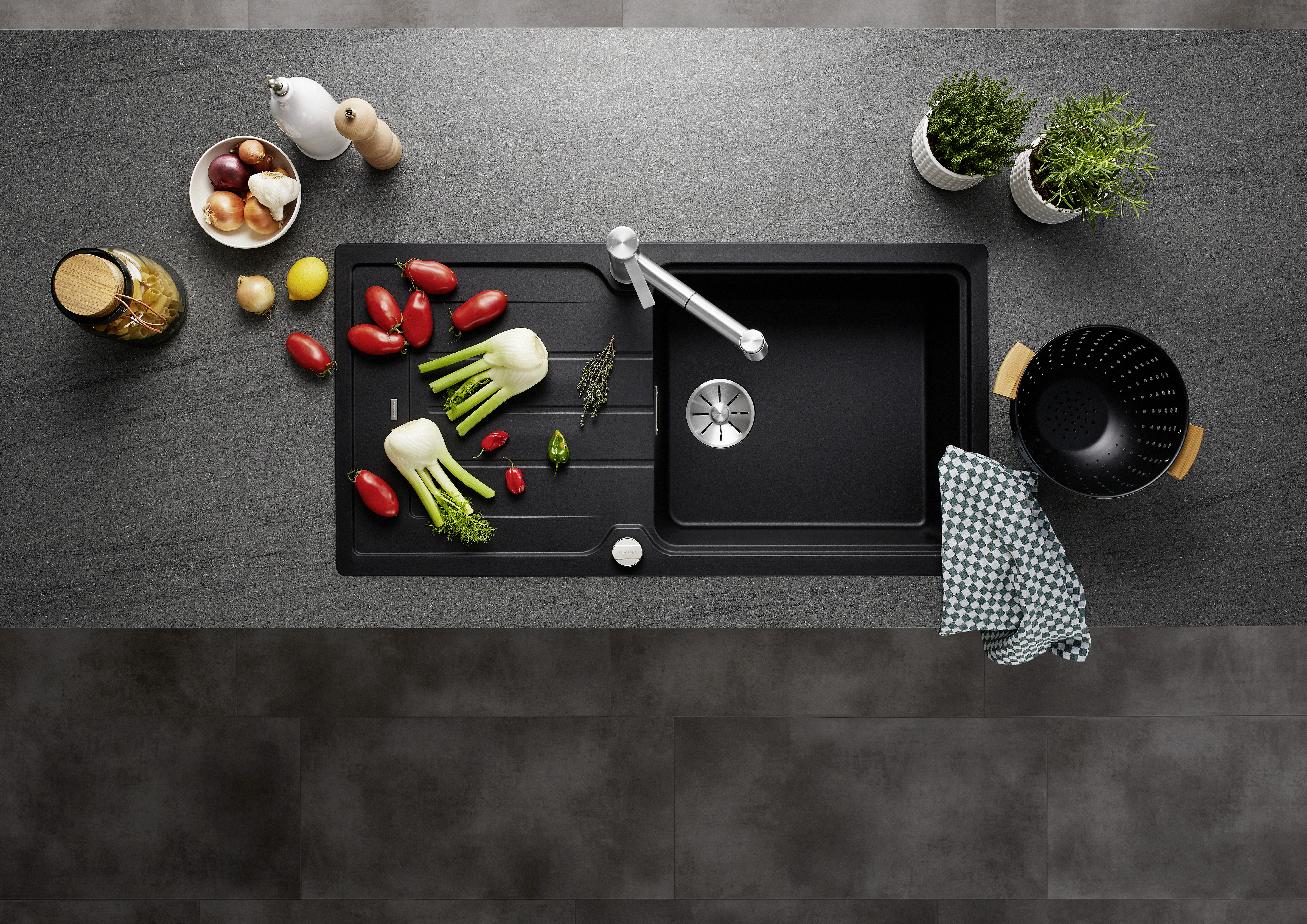 Elegantný čierny granitový drez Blanco Classic Neo